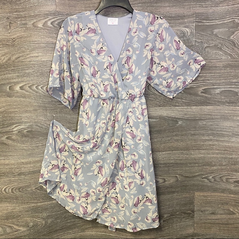 Sienna Sky grey floral flowy faux wrap dress SZ XS
